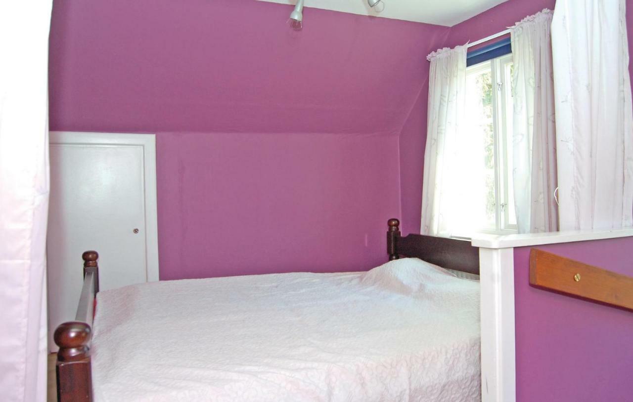 3 Bedroom Amazing Home In Lnsboda Falsehult Bagian luar foto