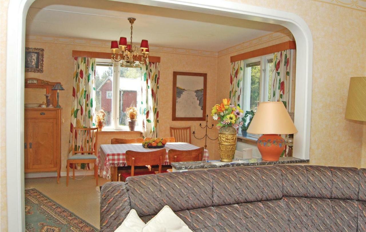 3 Bedroom Amazing Home In Lnsboda Falsehult Bagian luar foto