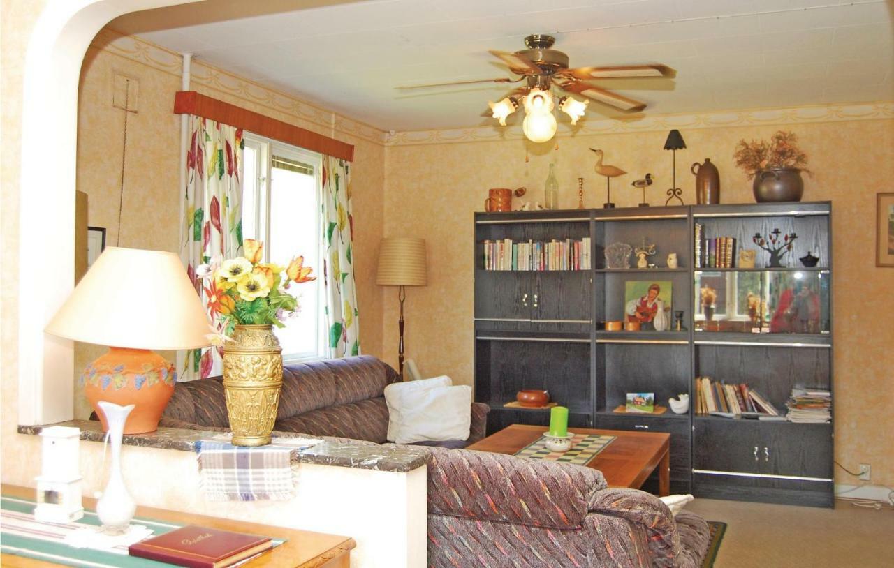 3 Bedroom Amazing Home In Lnsboda Falsehult Bagian luar foto