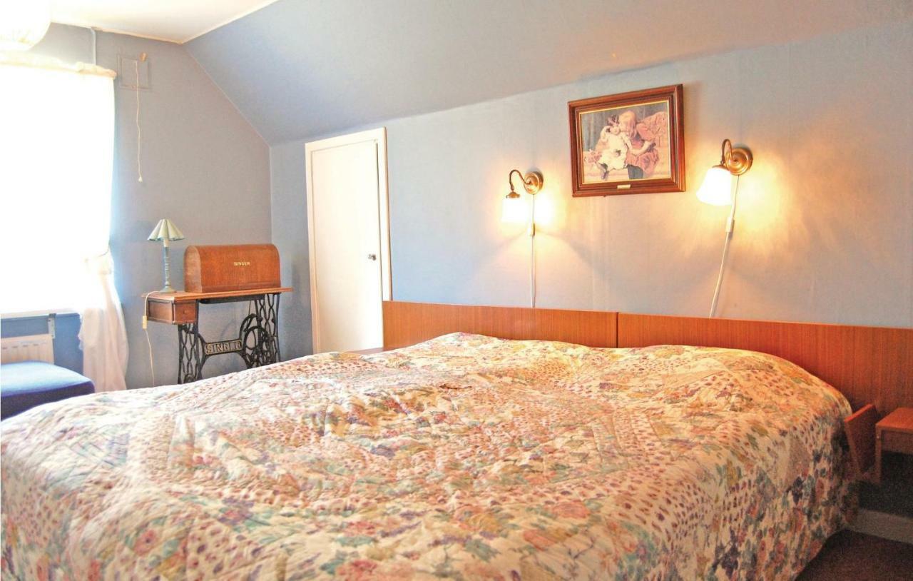 3 Bedroom Amazing Home In Lnsboda Falsehult Bagian luar foto