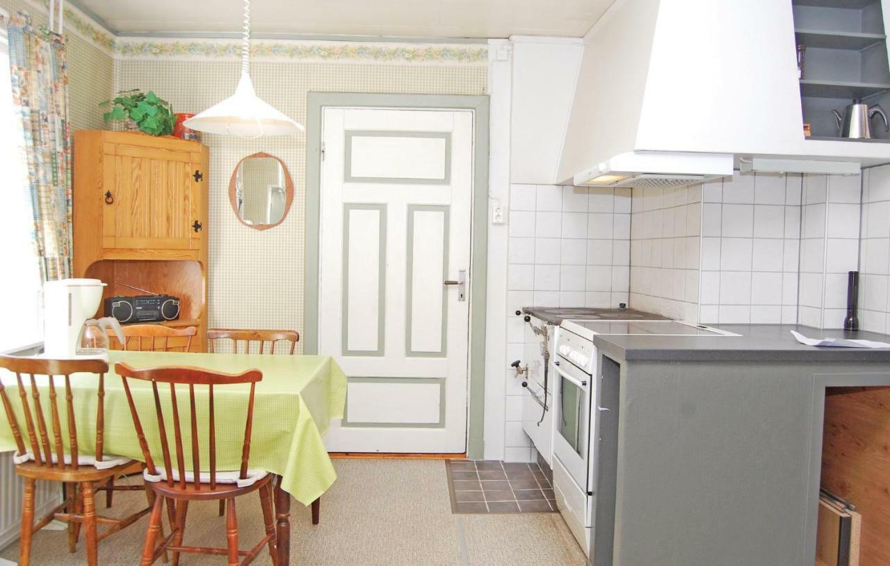 3 Bedroom Amazing Home In Lnsboda Falsehult Bagian luar foto